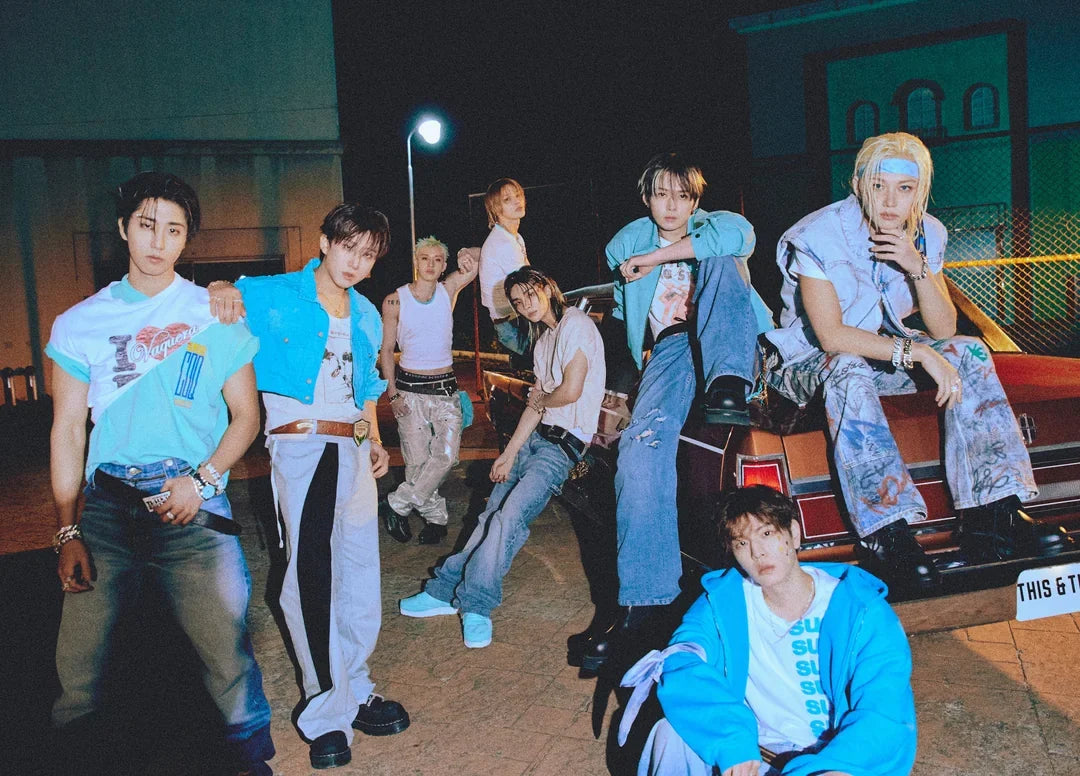 STRAY KIDS